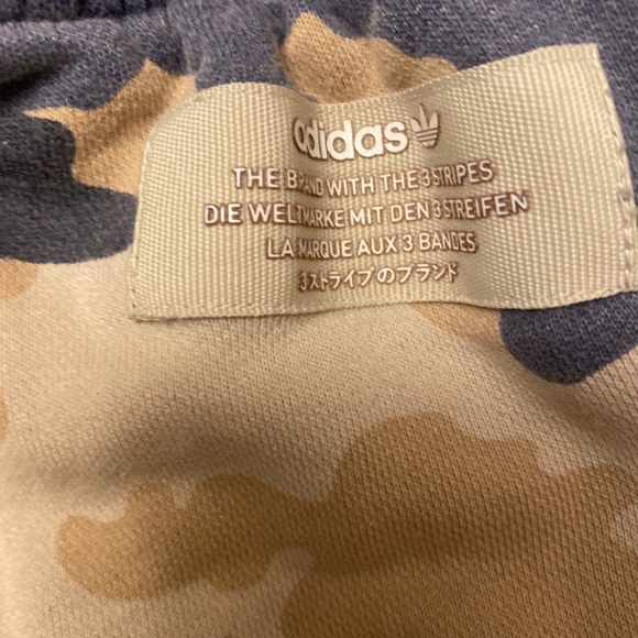 Boys Adidas Tan/Blue Camo Shorts Size XS - Picture 2 of 5
